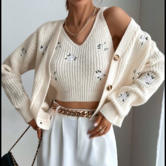 SHEIN White and Floral Sweater and Crop Top Set Size Medium - Picture 1 of 3